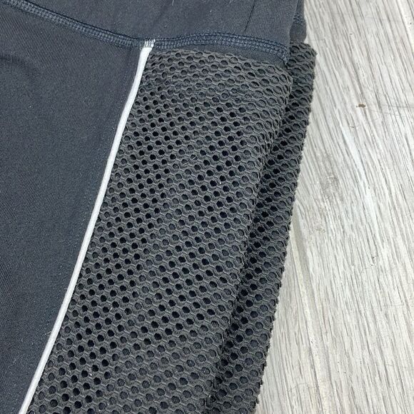 PINK Victoria's Secret Ultimate leggings w/ black mesh side panels. Med - Picture 6 of 7